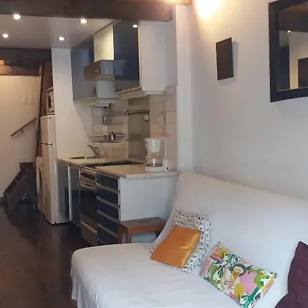 200yrs Balcony Wifi Ac Apartman